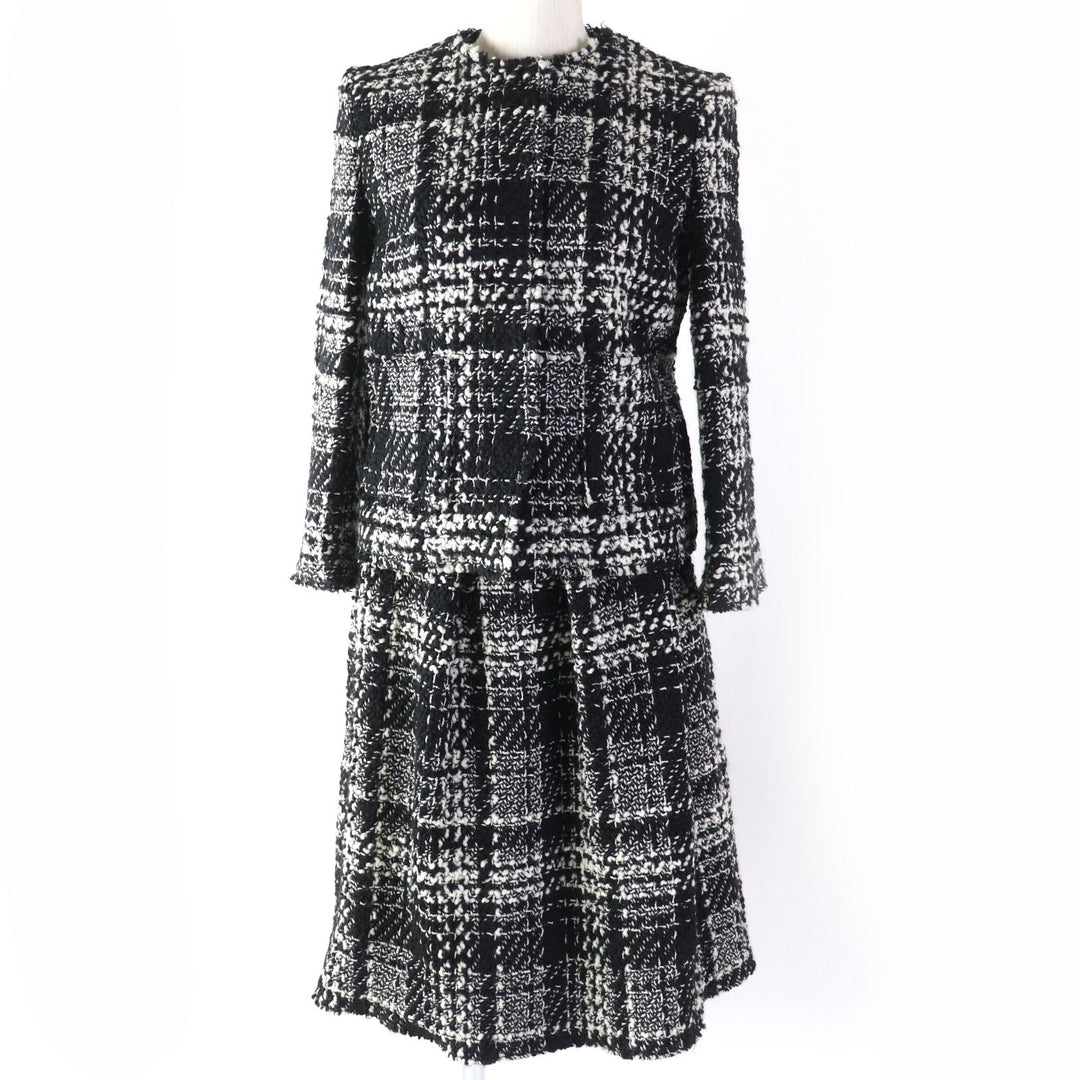 DOLCE&GABBANA ensemble Main: 78% wool, Main: 18% nylon, Main: 3% mohair, Main: 3% alpaca, Lining: 96% silk, : 3% alpaca Lining: 100% polyester black Women (Top) 36, (Bottom) 38 Used Authentic