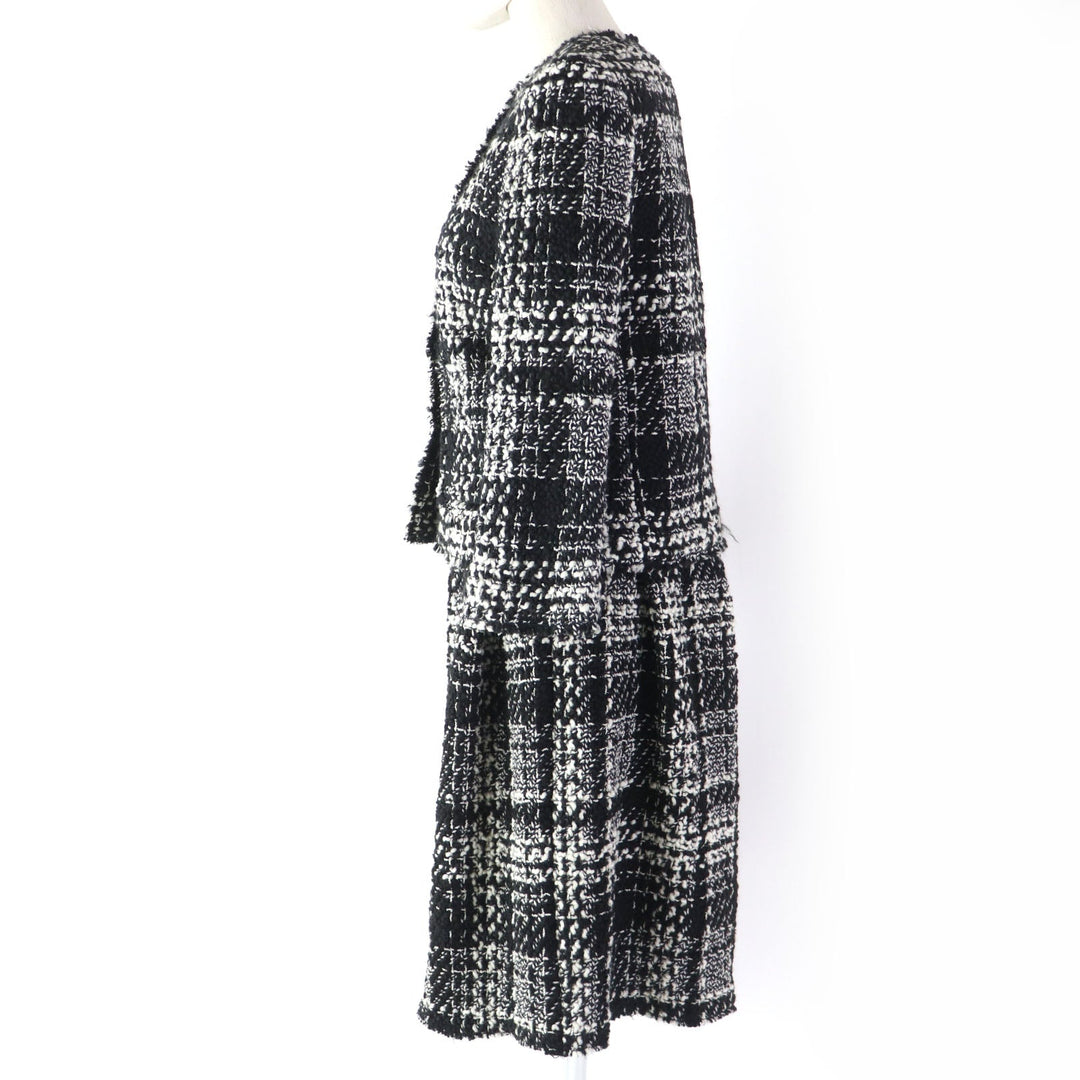 DOLCE&GABBANA ensemble Main: 78% wool, Main: 18% nylon, Main: 3% mohair, Main: 3% alpaca, Lining: 96% silk, : 3% alpaca Lining: 100% polyester black Women (Top) 36, (Bottom) 38 Used Authentic