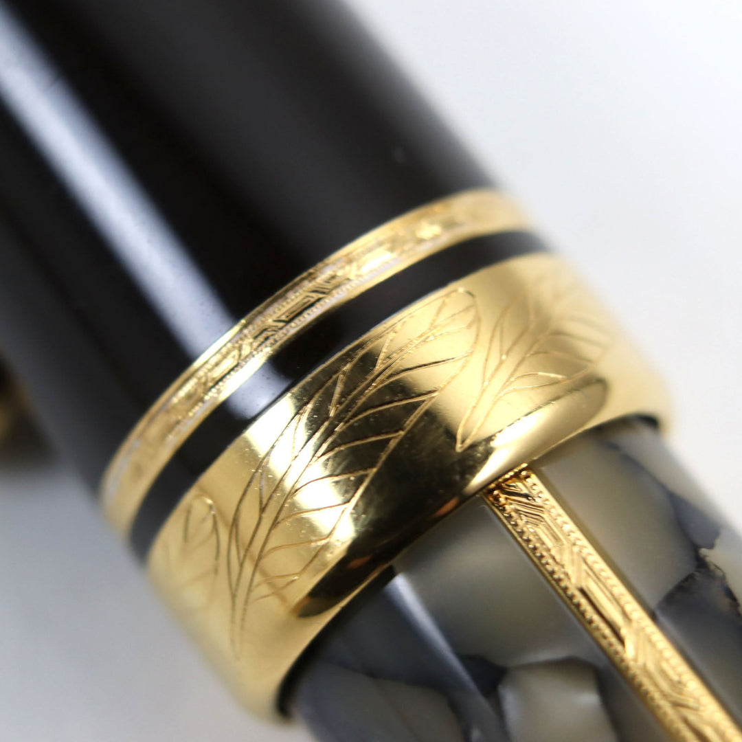 MONTBLANC fountain pen Nib: K18, Main: Gold Plated Resin Dark brown Meisterstck Writers Series 1996 Alexandre Dumas mens Used Authentic