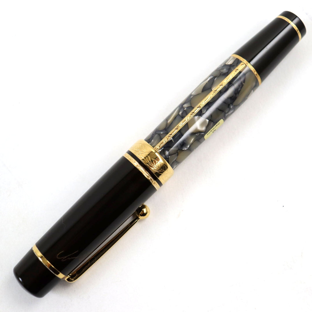 MONTBLANC fountain pen Nib: K18, Main: Gold Plated Resin Dark brown Meisterstck Writers Series 1996 Alexandre Dumas mens Used Authentic