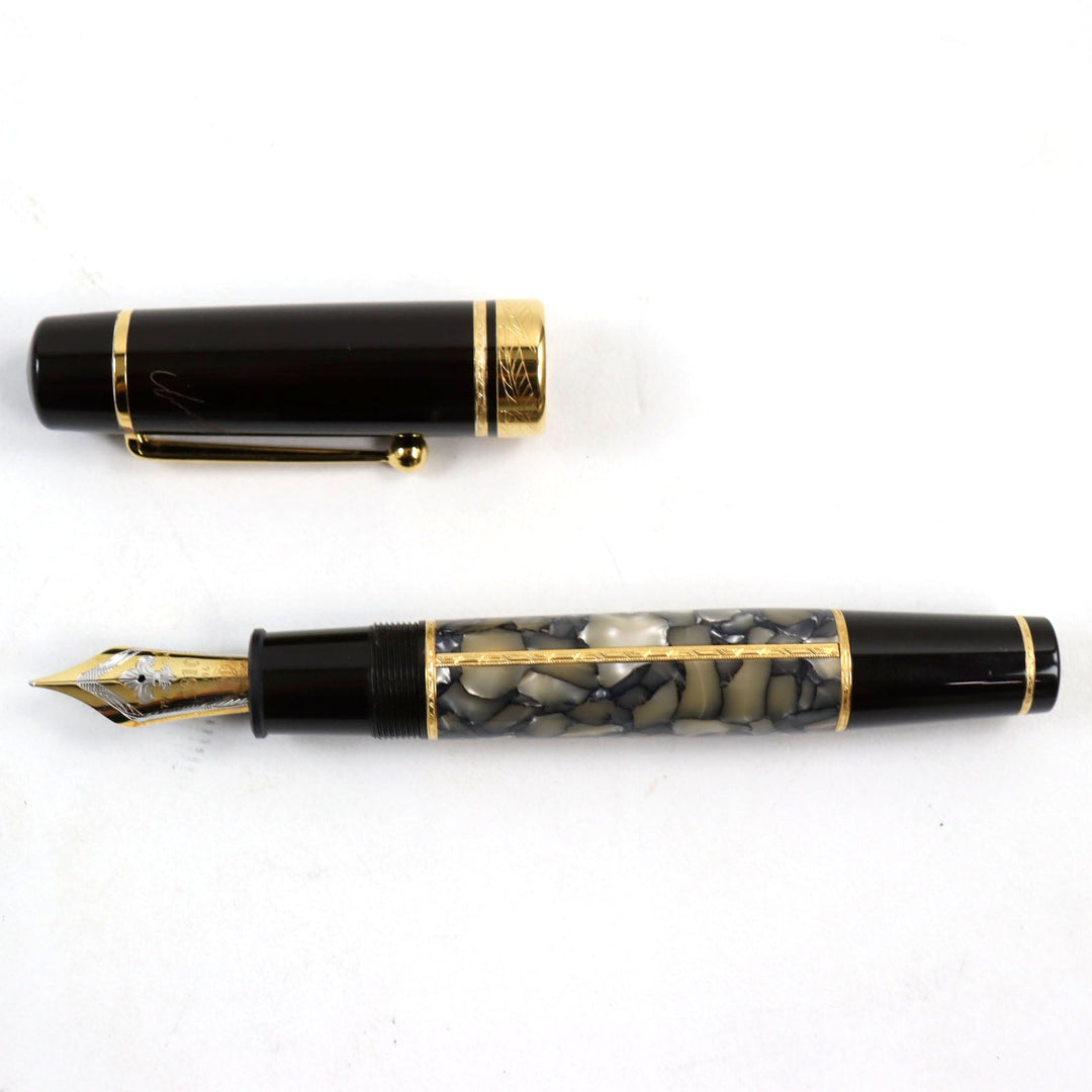MONTBLANC fountain pen Nib: K18, Main: Gold Plated Resin Dark brown Meisterstck Writers Series 1996 Alexandre Dumas mens Used Authentic