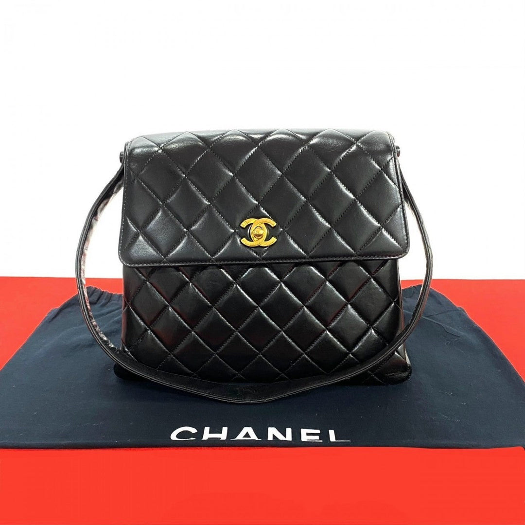 CHANEL Shoulder Bag lambskin black Matrasse