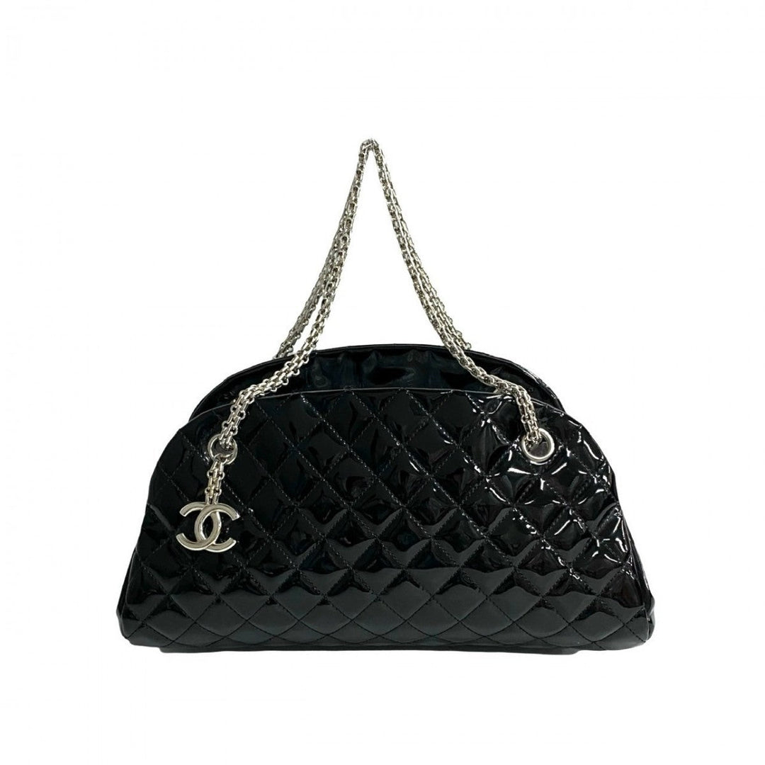 CHANEL Shoulder Bag Patent leather black Matrasse