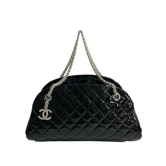 CHANEL Shoulder Bag Patent leather black Matrasse