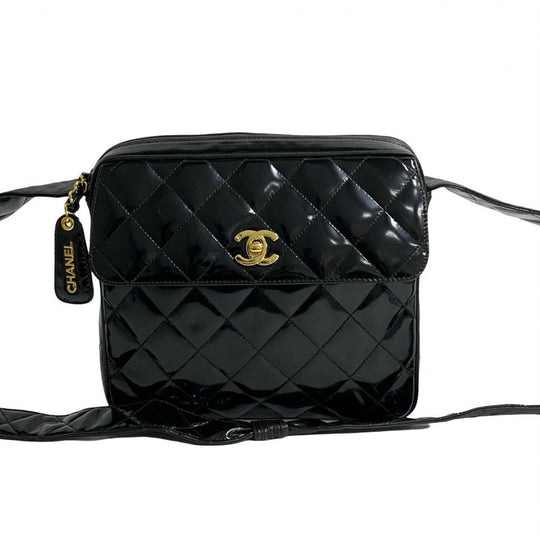 CHANEL Shoulder Bag Patent leather black Matrasse
