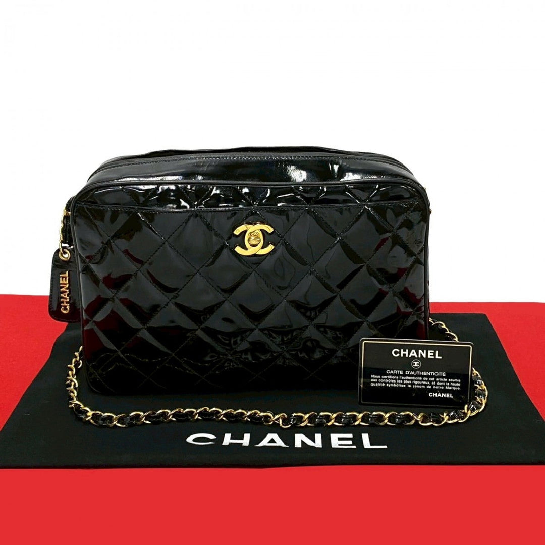 CHANEL Shoulder Bag Patent leather black Matrasse
