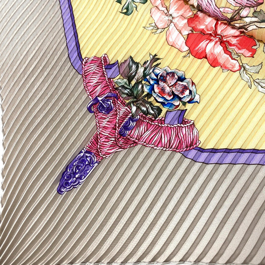 HERMES scarf silk beige REGINA Her Majesty PleatedCarre