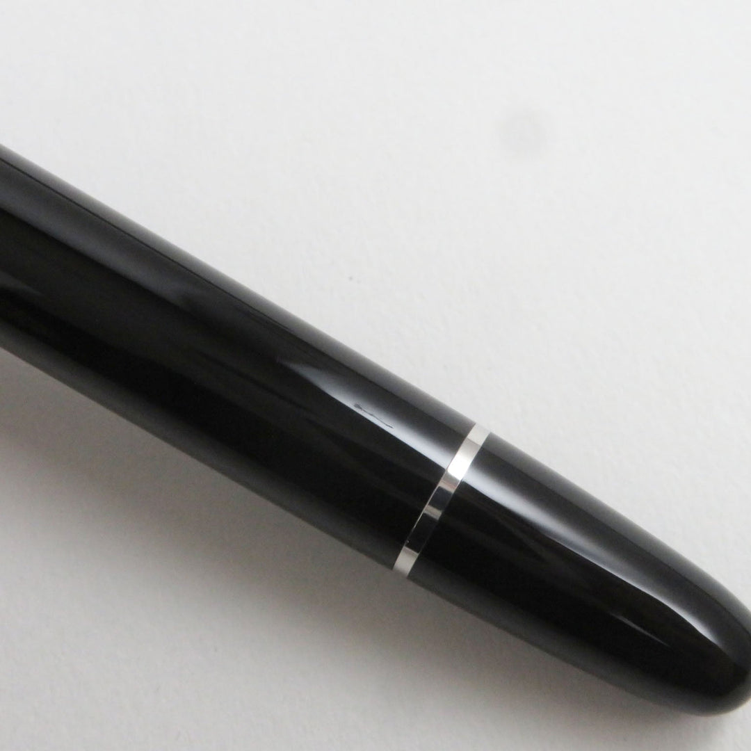 MONTBLANC fountain pen 116075 Main: Precious resin Nib: K14, rhodium inlay Black x silver Meisterstck UNICEF mens(Unisex) Used Authentic