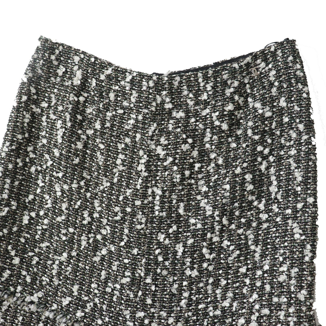 CHANEL Tweed skirt 04A P24139 Outer material: 46% rayon, Outer material: 27% nylon, Outer material: 27% wool, Lining: 100% silk Multi Women 38 Used Authentic