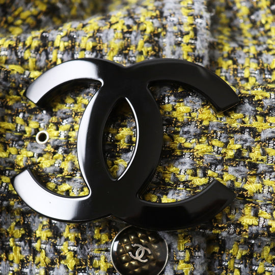 CHANEL coat P57148 Outer material: 43% rayon, 26% acrylic, 13% wool, 10% polyester, 7% nylon, 1% fiber, 100% silk Yellow x gray Women 36 Used Authentic