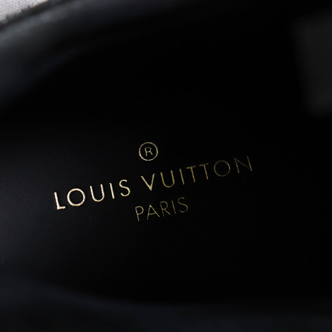 LOUIS VUITTON Low cut sneakers Main: Leather, Main: Suede Black gold Runaway line mens 5 Used Authentic