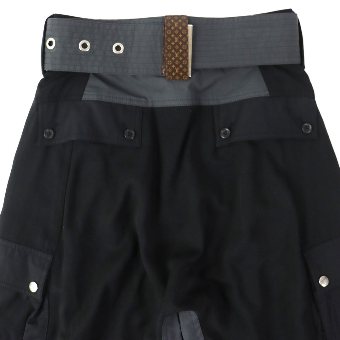 LOUIS VUITTON cargo pants Outer: 66% lyocell, 34% cotton; Lining: 100% cotton; Synthetic leather: 100% polyester (PVC coated) Black type Women 36 Used Authentic