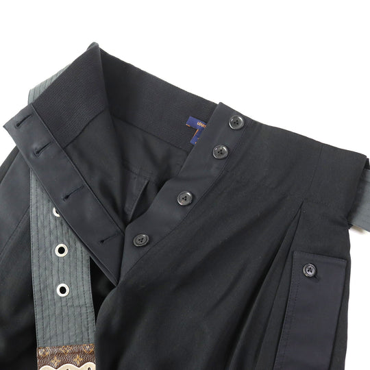 LOUIS VUITTON cargo pants Outer: 66% lyocell, 34% cotton; Lining: 100% cotton; Synthetic leather: 100% polyester (PVC coated) Black type Women 36 Used Authentic