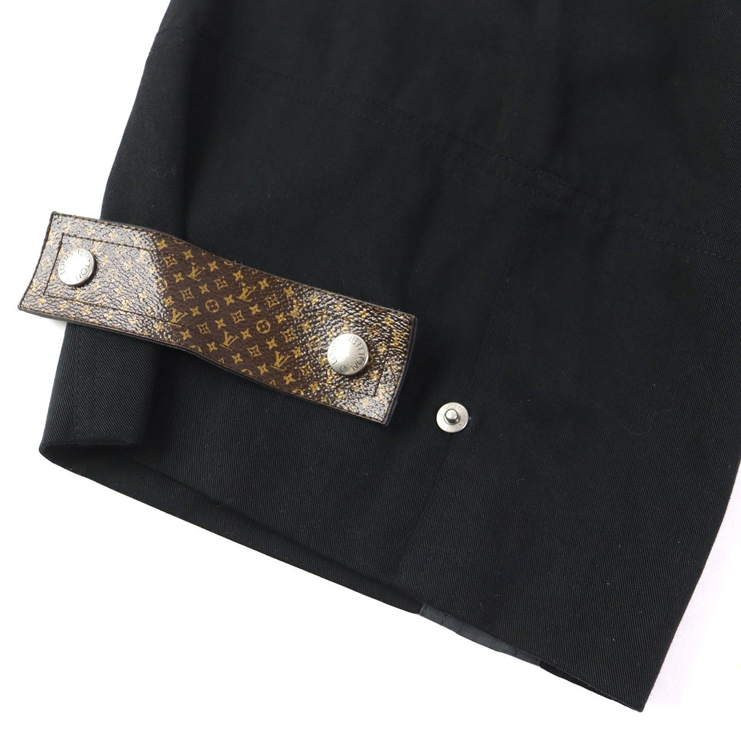 LOUIS VUITTON cargo pants Outer: 66% lyocell, 34% cotton; Lining: 100% cotton; Synthetic leather: 100% polyester (PVC coated) Black type Women 36 Used Authentic