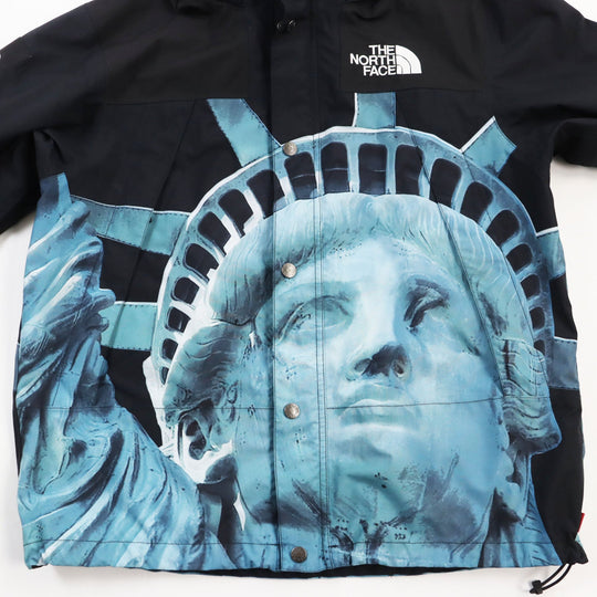 Supreme Mountain Hoodie NP61902I Outer: 100% nylon, Lining: polyester, Lining: nylon black Statue of Liberty Mountain Jacket Statue of Liberty Mountain Jacket mens S Used Authentic