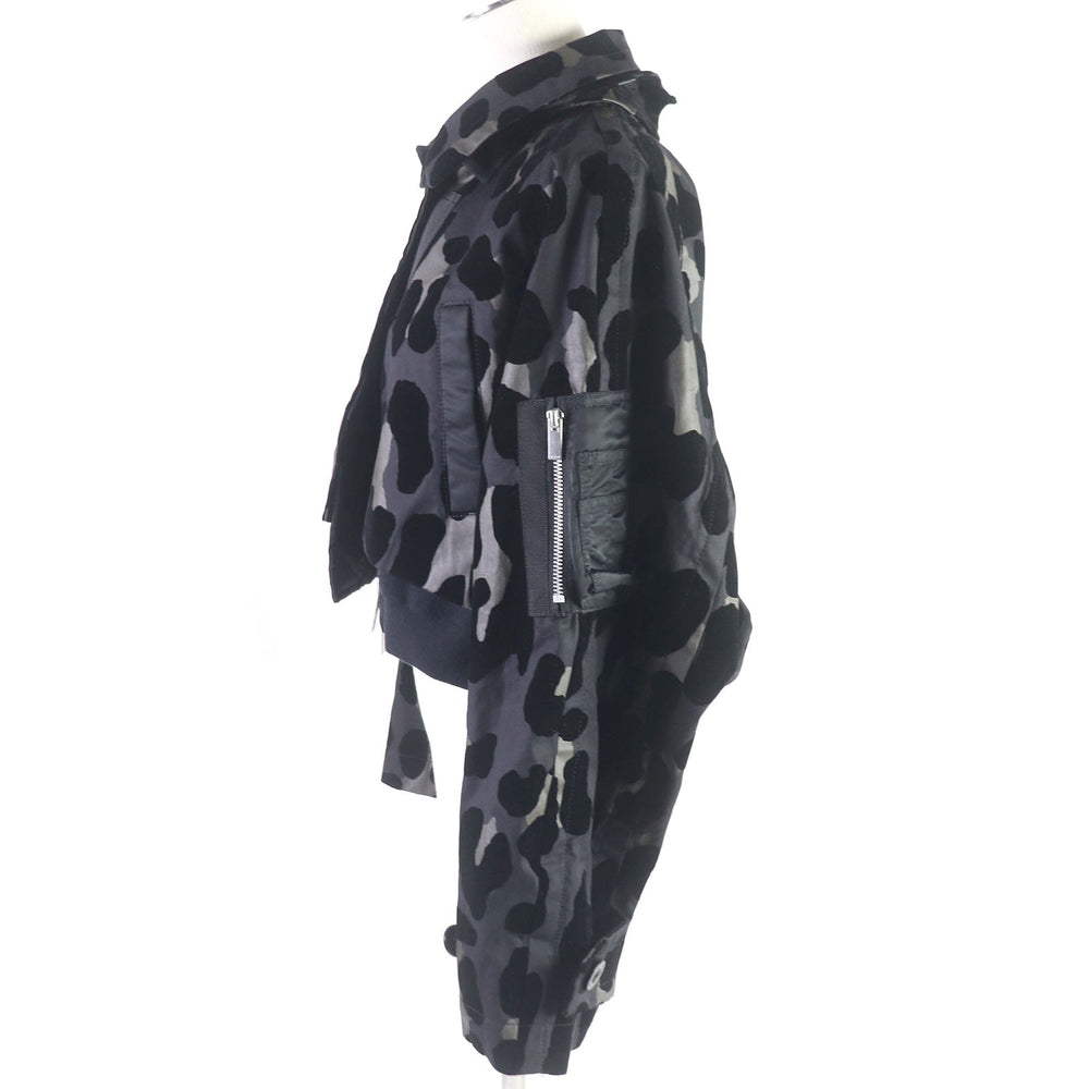 Sacai Jacket 22-06131 Main: 100% cotton, Lining: 100% cupra, Filling: 100% polyester, Separate fabric 1: 100% nylon Separate fabric 2: 90% wool, 10% nylon Separate fabric 3: 50% cotton, 50% polyester Chin tab: 100% cotton Gray type Women 2 Used Authentic