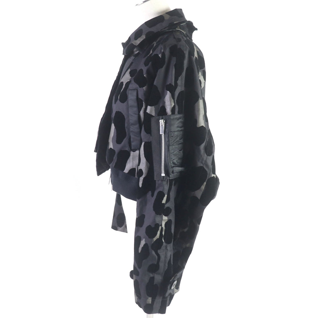 Sacai Jacket 22-06131 Main: 100% cotton, Lining: 100% cupra, Filling: 100% polyester, Separate fabric 1: 100% nylon Separate fabric 2: 90% wool, 10% nylon Separate fabric 3: 50% cotton, 50% polyester Chin tab: 100% cotton Gray type Women 2 Used Authentic