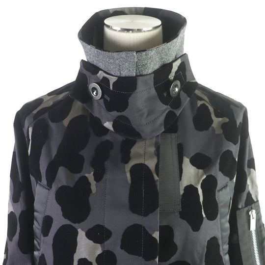 Sacai Jacket 22-06131 Main: 100% cotton, Lining: 100% cupra, Filling: 100% polyester, Separate fabric 1: 100% nylon Separate fabric 2: 90% wool, 10% nylon Separate fabric 3: 50% cotton, 50% polyester Chin tab: 100% cotton Gray type Women 2 Used Authentic