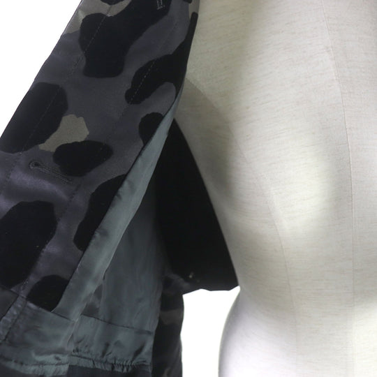 Sacai Jacket 22-06131 Main: 100% cotton, Lining: 100% cupra, Filling: 100% polyester, Separate fabric 1: 100% nylon Separate fabric 2: 90% wool, 10% nylon Separate fabric 3: 50% cotton, 50% polyester Chin tab: 100% cotton Gray type Women 2 Used Authentic