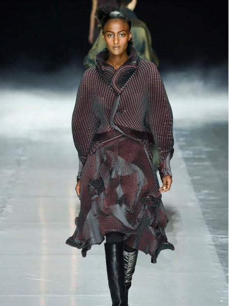 ISSEY MIYAKE Jacket IM64FD519 Main: 65% polyester, 28% triacetate, 7% polyurethane Black Gray type Women 2 Used Authentic