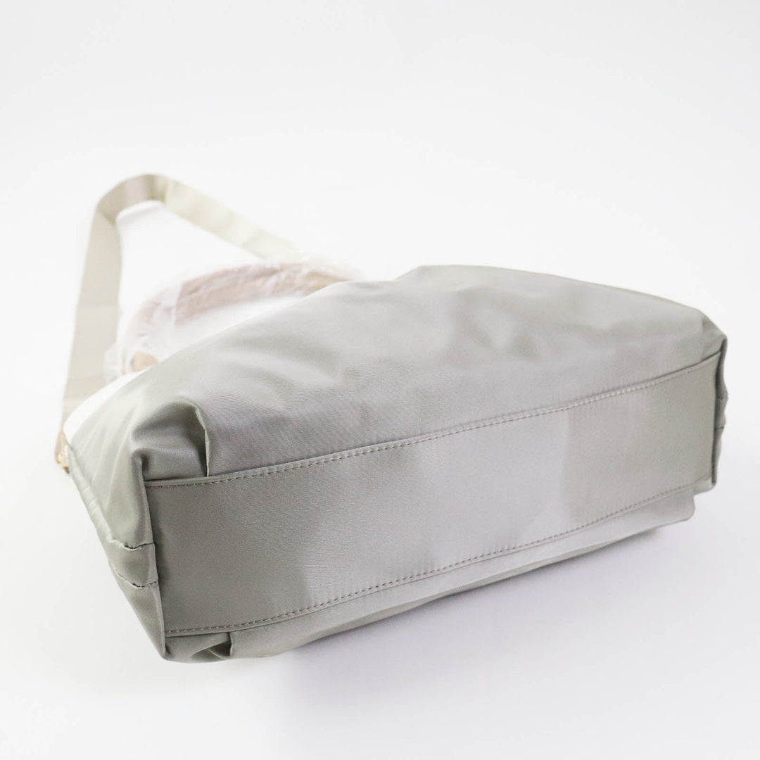 russet Shoulder Bag Outer 1: Polyester, nylon, PVC lining Outer 2: Nylon Lining: Cotton Leather: Sheepskin White gray Women Used Authentic