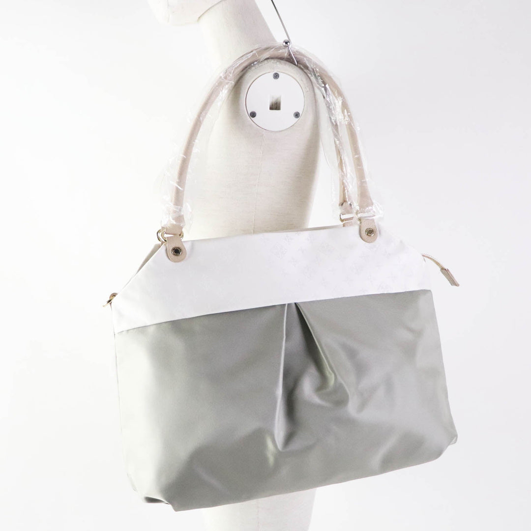 russet Shoulder Bag Outer 1: Polyester, nylon, PVC lining Outer 2: Nylon Lining: Cotton Leather: Sheepskin White gray Women Used Authentic