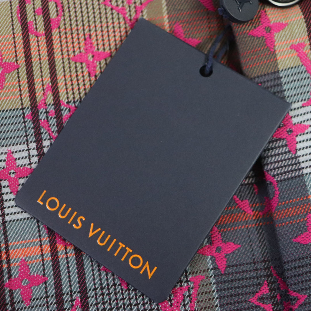 LOUIS VUITTON Chester coat Main: 65% wool, Main: 35% polyester, Lining: 30% cupra, Lining: 27% acetate, Lining: 24% rayon, : 19% cotton Pink multi mens 48 Used Authentic