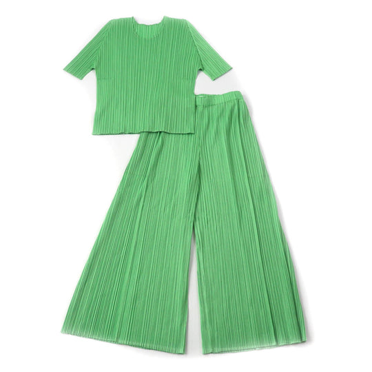 PLEATS PLEASE setup PP83-JK161/PP83-JF164 Main: 100% polyester green Women (Top) 3, (Bottom) 2 Used Authentic