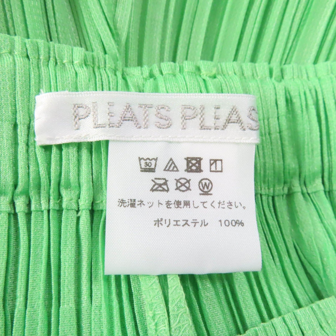 PLEATS PLEASE setup PP83-JK161/PP83-JF164 Main: 100% polyester green Women (Top) 3, (Bottom) 2 Used Authentic