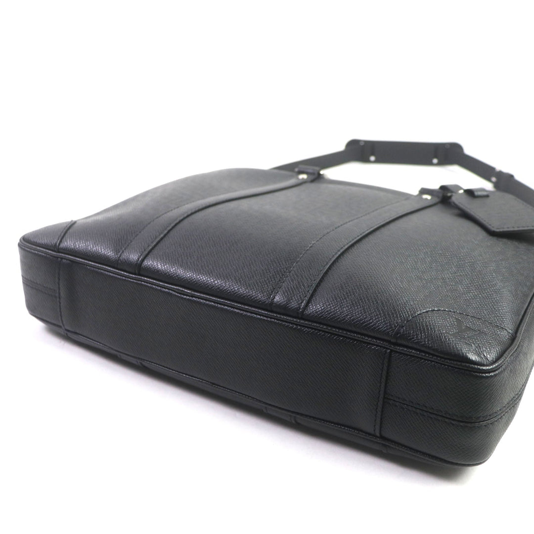 LOUIS VUITTON Briefcase M30975 Taiga Leather black Taiga Porte Documan Voyagej mens Used Authentic