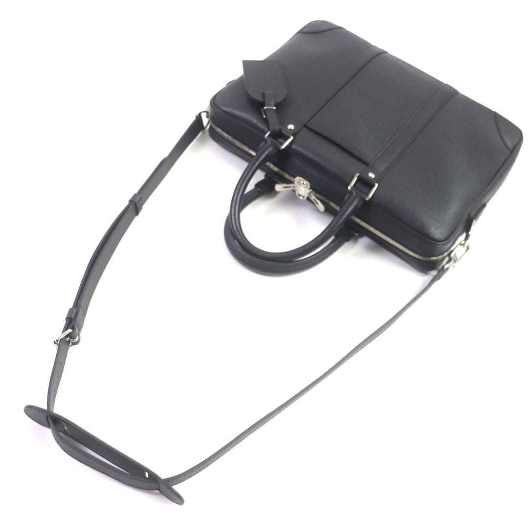 LOUIS VUITTON Briefcase M30975 Taiga Leather black Taiga Porte Documan Voyagej mens Used Authentic