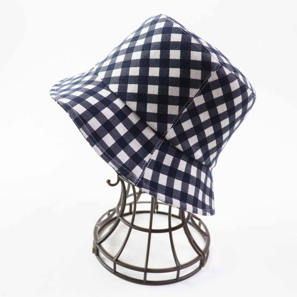 Christian Dior hat 22VIC923I130 Main: 49% polyester, Main: 46% cotton, Main: 5% polyurethane, Lining: 49% polyester, Lining: 46% cotton, : 5% polyurethane Navy white D-LITTLE VICHY REVERSIBLE Women 57 Used Authentic