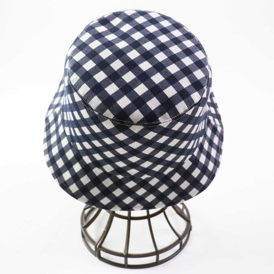 Christian Dior hat 22VIC923I130 Main: 49% polyester, Main: 46% cotton, Main: 5% polyurethane, Lining: 49% polyester, Lining: 46% cotton, : 5% polyurethane Navy white D-LITTLE VICHY REVERSIBLE Women 57 Used Authentic