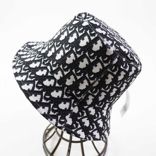 Christian Dior hat 22VIC923I130 Main: 49% polyester, Main: 46% cotton, Main: 5% polyurethane, Lining: 49% polyester, Lining: 46% cotton, : 5% polyurethane Navy white D-LITTLE VICHY REVERSIBLE Women 57 Used Authentic
