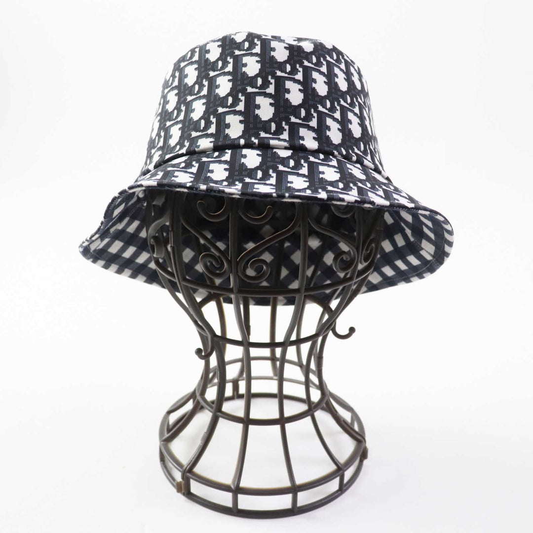 Christian Dior hat 22VIC923I130 Main: 49% polyester, Main: 46% cotton, Main: 5% polyurethane, Lining: 49% polyester, Lining: 46% cotton, : 5% polyurethane Navy white D-LITTLE VICHY REVERSIBLE Women 57 Used Authentic