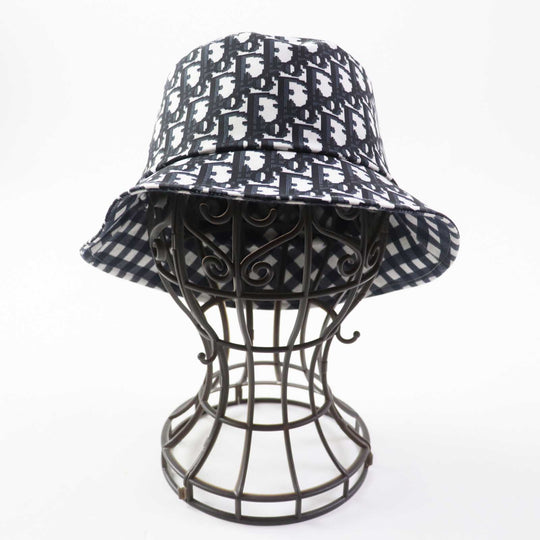 Christian Dior hat 22VIC923I130 Main: 49% polyester, Main: 46% cotton, Main: 5% polyurethane, Lining: 49% polyester, Lining: 46% cotton, : 5% polyurethane Navy white D-LITTLE VICHY REVERSIBLE Women 57 Used Authentic