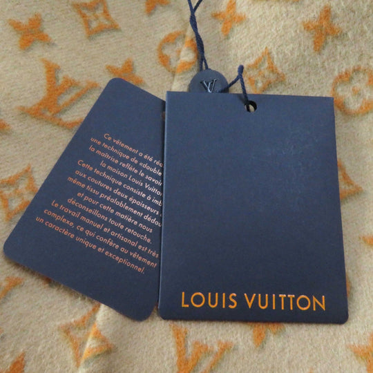 LOUIS VUITTON coat 1ABQP2 Outer material: 99% wool, Outer material: 1% silk, Part: Lamb leather beige Removable collar double face coat Women 36 Used Authentic