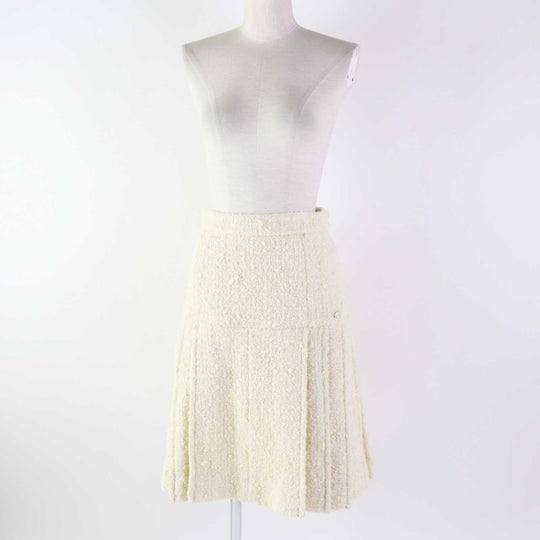 CHANEL Tweed skirt P59644 Outer: 88% wool, Outer: 7% polyamide (nylon), Outer: 5% silk, Lining: 100% silk, Part: 100% cotton Ivory Women 36 Used Authentic