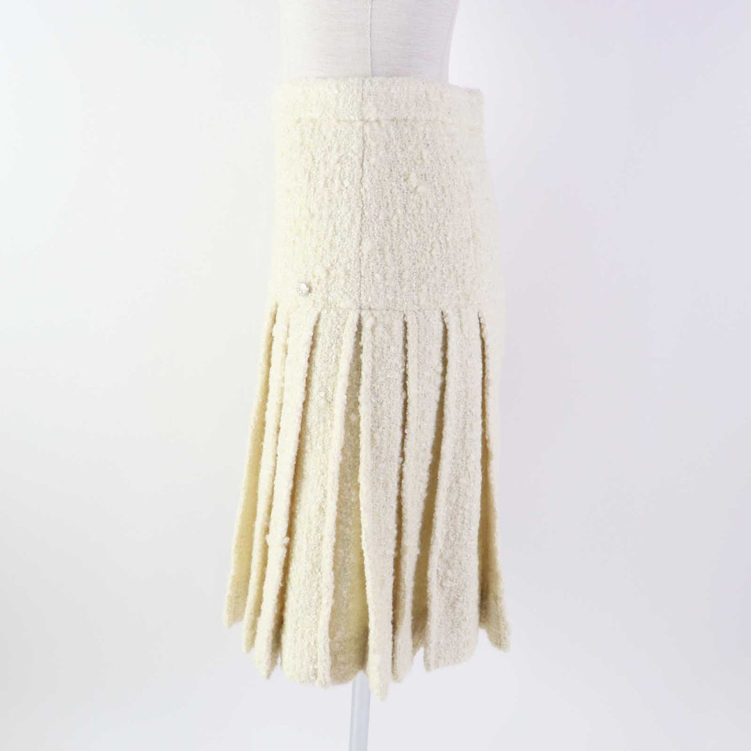 CHANEL Tweed skirt P59644 Outer: 88% wool, Outer: 7% polyamide (nylon), Outer: 5% silk, Lining: 100% silk, Part: 100% cotton Ivory Women 36 Used Authentic
