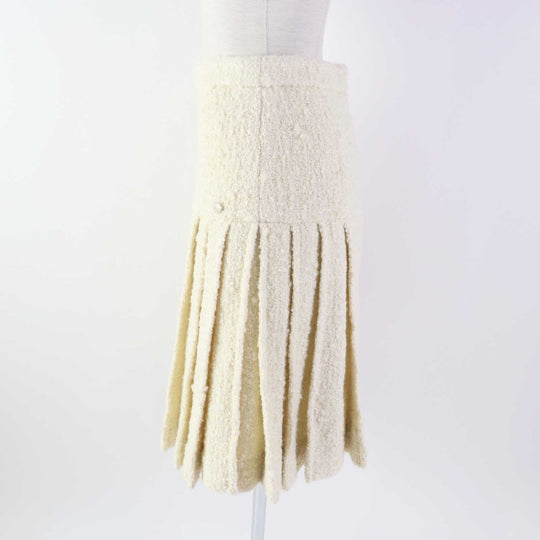 CHANEL Tweed skirt P59644 Outer: 88% wool, Outer: 7% polyamide (nylon), Outer: 5% silk, Lining: 100% silk, Part: 100% cotton Ivory Women 36 Used Authentic