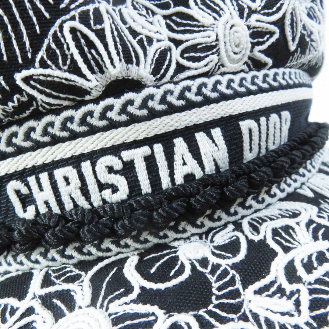 Christian Dior Casquette 31REV920X131 Outer: 100% cotton, Lining: 100% cotton, Part: 50% rayon, Part: 50% cotton, Trimming: 100% polyester, Accessory: 100% rayon, Embroidery: 60% nylon, 20% polyester, 20% polypropylene Black White Women 58 Used Authentic
