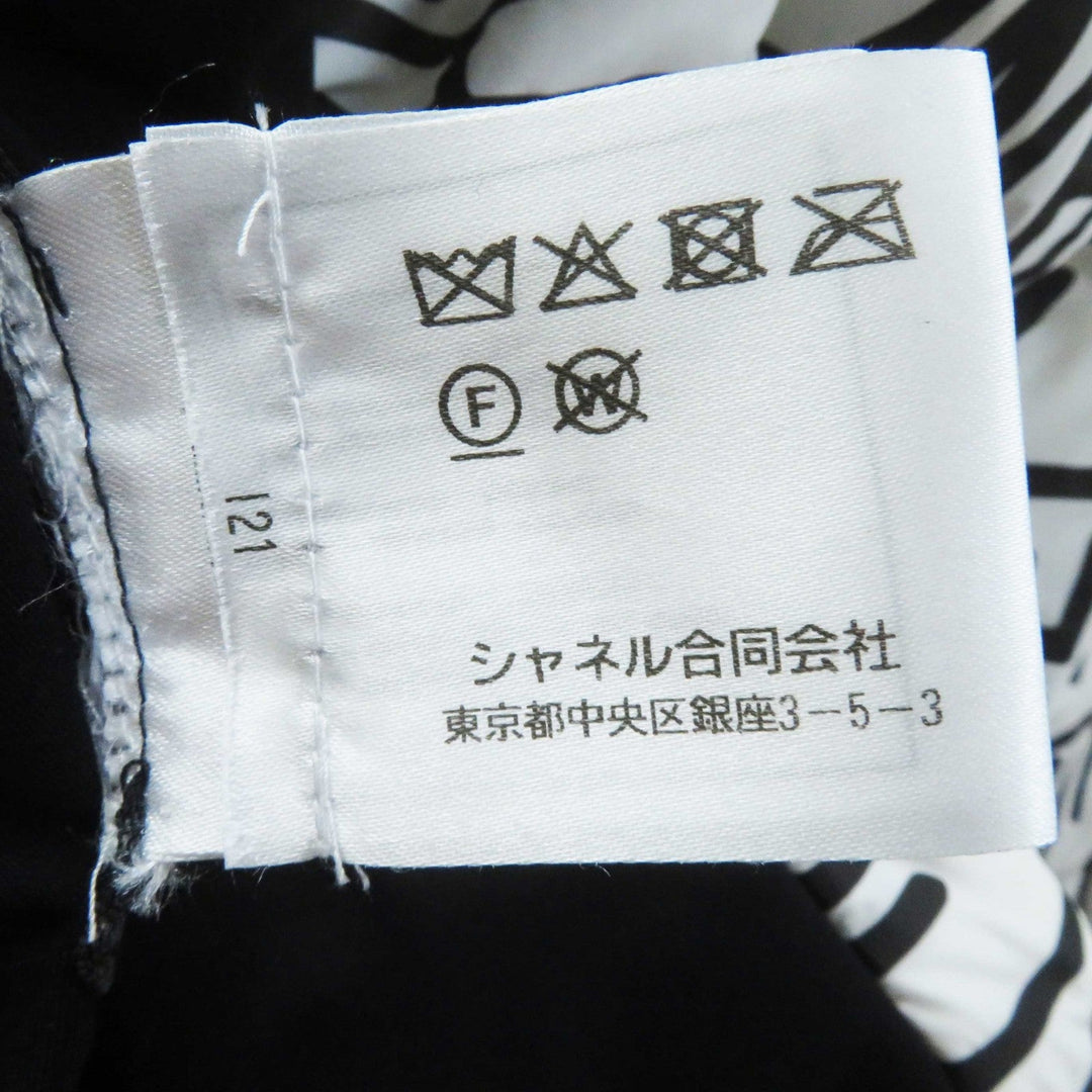 CHANEL Down jacket P70625 Outer: 100% polyester, Filling: 85% down, Filling: 15% polyester, Other: 76% polyamide, 24% polyurethane, Other: 100% polyester Black White/Black Women 36 Used Authentic