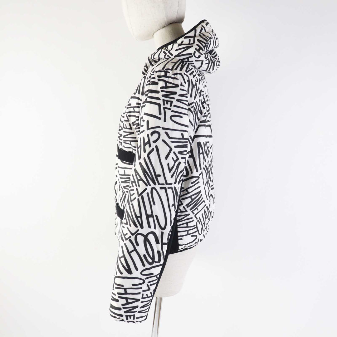 CHANEL Down jacket P70625 Outer: 100% polyester, Filling: 85% down, Filling: 15% polyester, Other: 76% polyamide, 24% polyurethane, Other: 100% polyester Black White/Black Women 36 Used Authentic