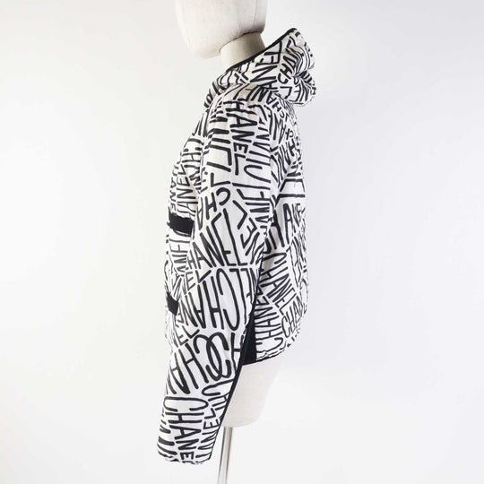 CHANEL Down jacket P70625 Outer: 100% polyester, Filling: 85% down, Filling: 15% polyester, Other: 76% polyamide, 24% polyurethane, Other: 100% polyester Black White/Black Women 36 Used Authentic