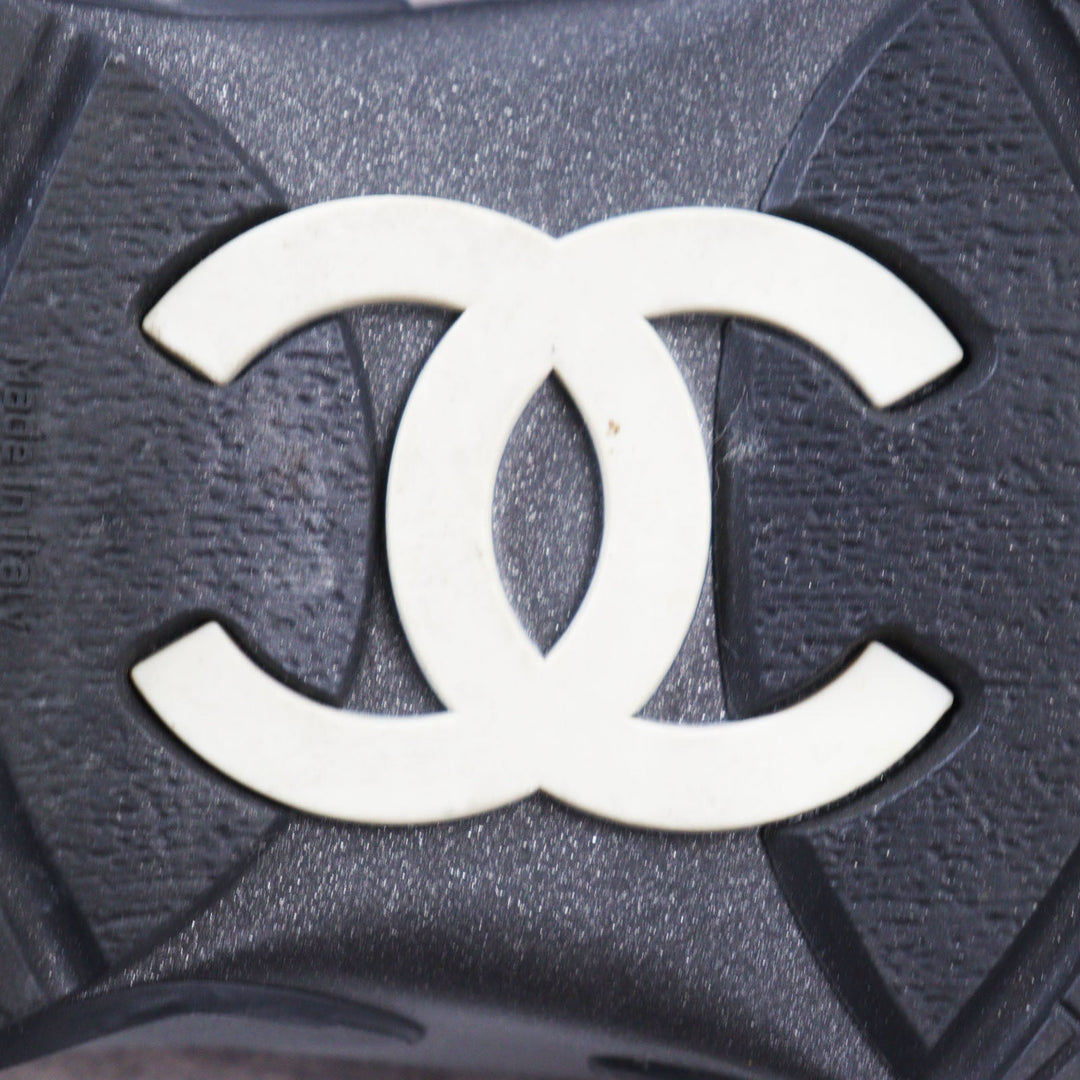 CHANEL Low cut sneakers G26583 Part: suede leather, Part: leather Black Grey mens 41 Used Authentic