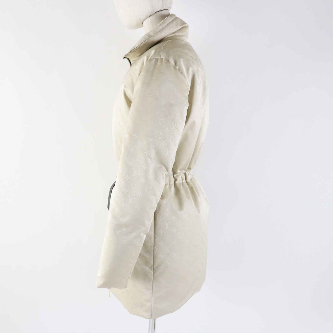 LOUIS VUITTON down coat FDJA44QWD Main: 53% polyester, Main: 47% wool, Lining: 50% rayon, Lining: 50% cupra, Filling: 90% down beige Women 36 Used Authentic