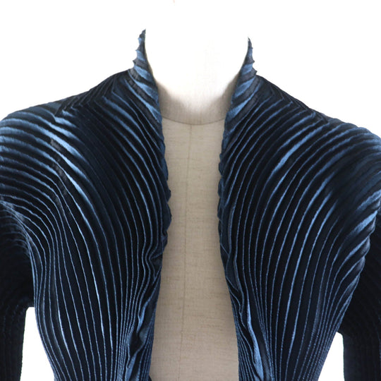 ISSEY MIYAKE cardigan IM44FD501 Main: 59% polyester, 32% triacetate, 9% polyurethane Navy type Women 2 Used Authentic
