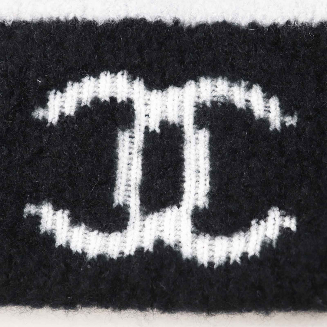 CHANEL gloves Main: 73% wool, 19% cashmere, 4% silk, 2% nylon, 1% polyester Black White Two-piece set Women Used Authentic