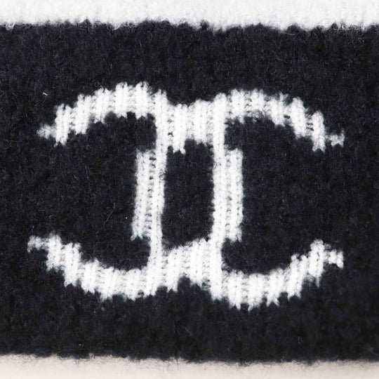 CHANEL gloves Main: 73% wool, 19% cashmere, 4% silk, 2% nylon, 1% polyester Black White Two-piece set Women Used Authentic