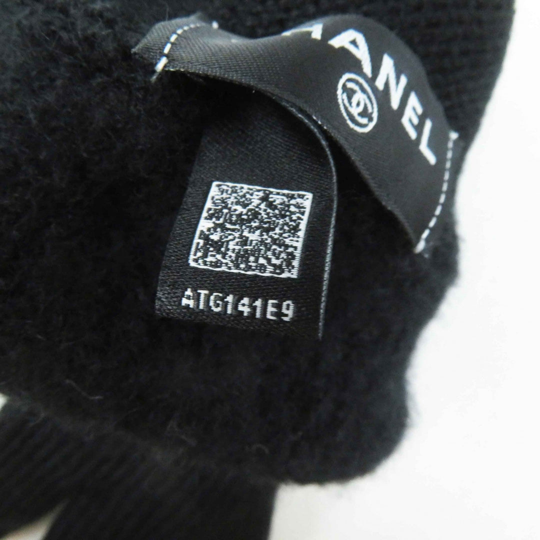 CHANEL gloves Main: 73% wool, 19% cashmere, 4% silk, 2% nylon, 1% polyester Black White Two-piece set Women Used Authentic